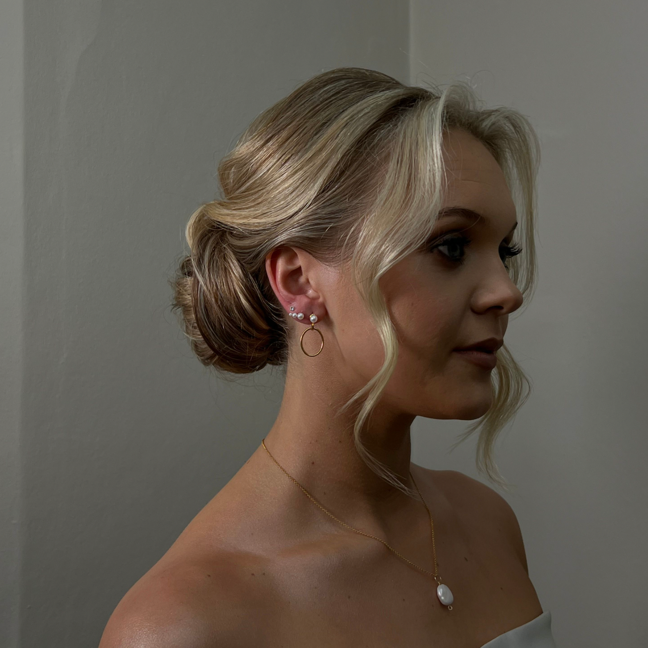 Sora Oval Pearl Hoop Earrings