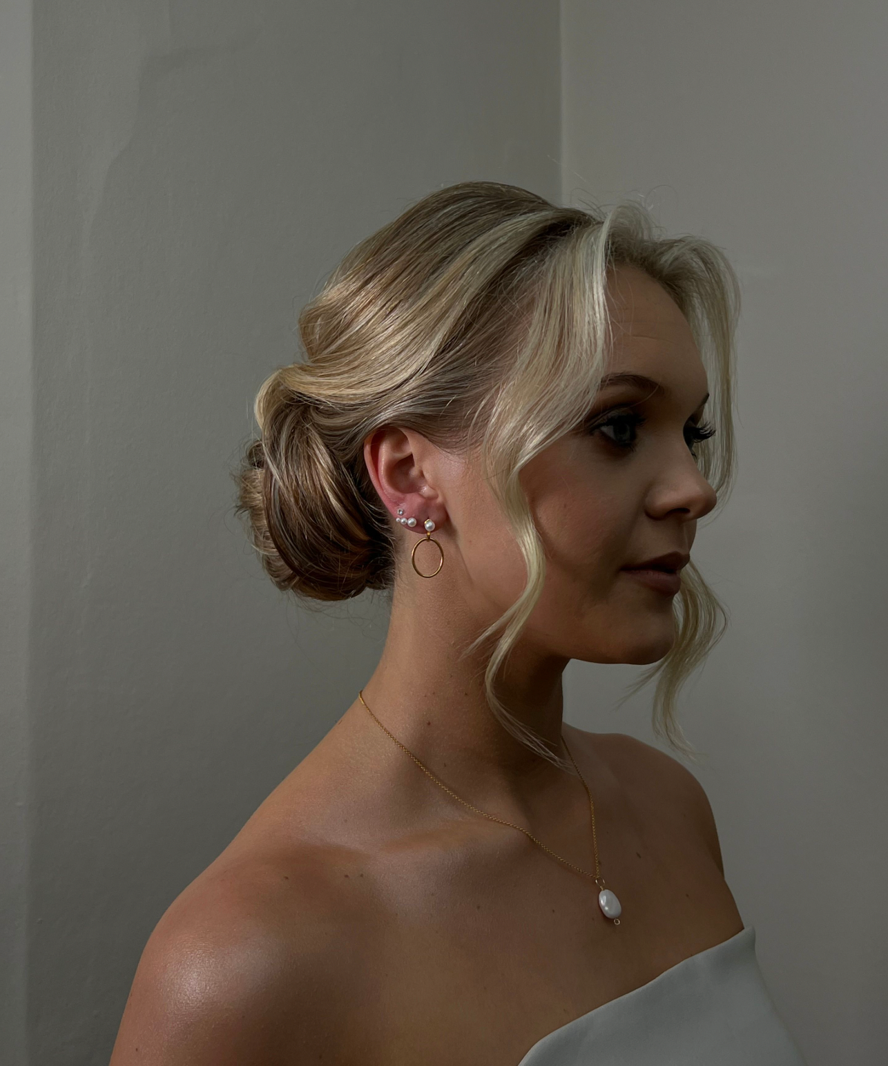 Sora Oval Pearl Hoop Earrings