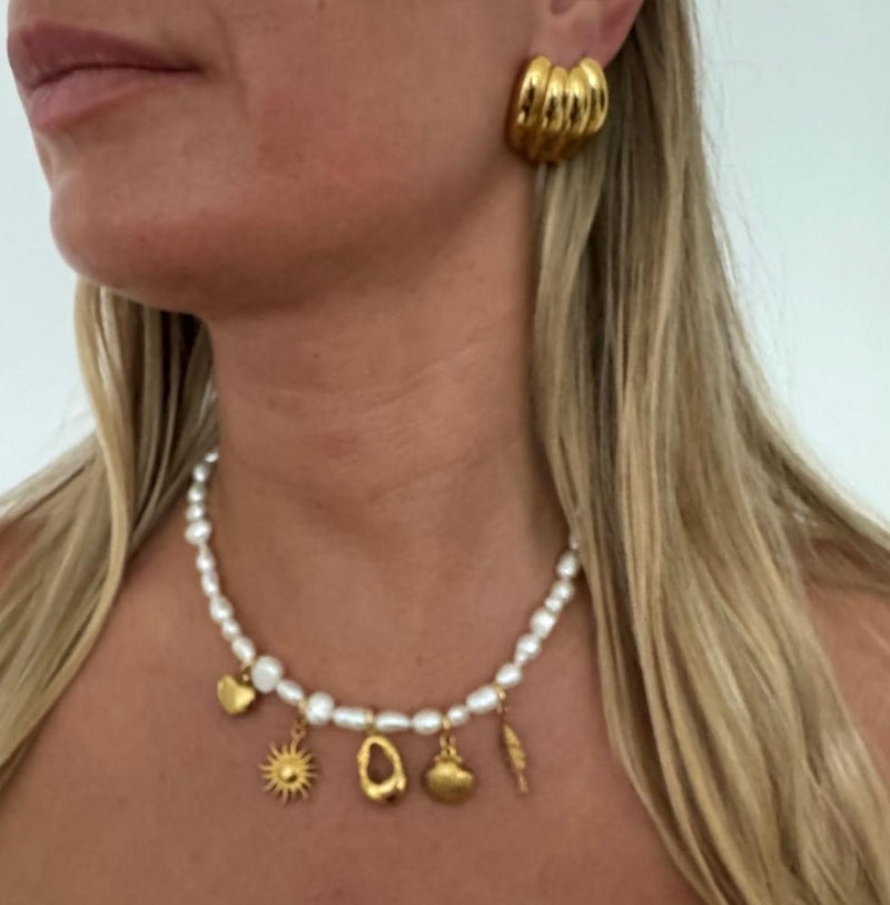 rita pearl charm necklace