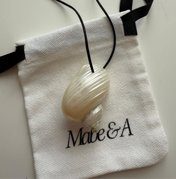 Calypso shell Cord Necklace- black