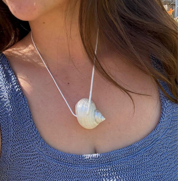 Calypso shell Cord Necklace- White