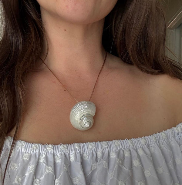 Calypso shell Cord Necklace- Beige
