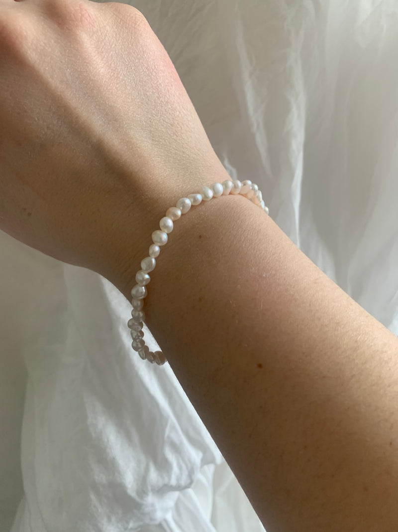 Cari Mini Pearl Bracelet