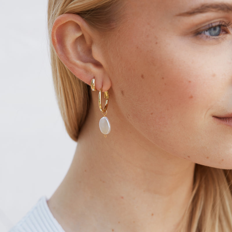 The Edie Pearl Hoops Earrings